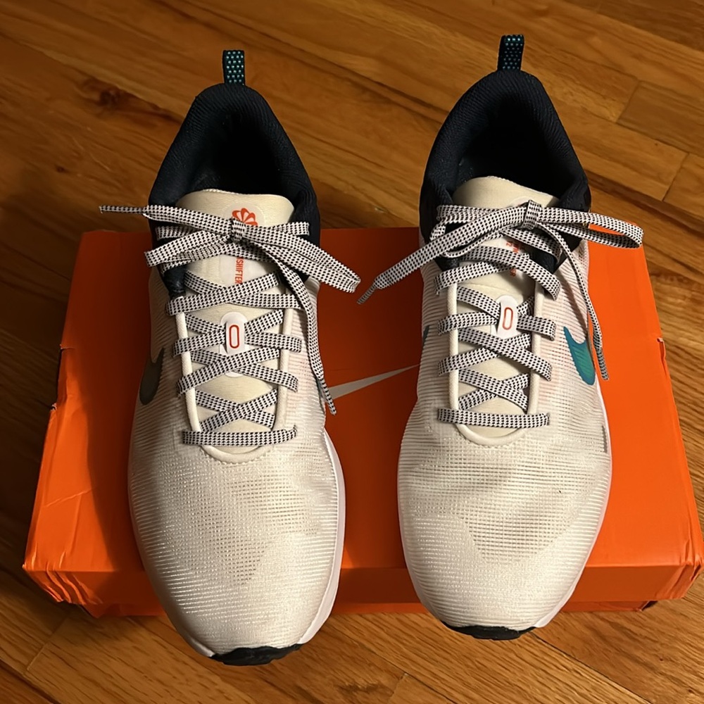Nike women’s Downshifter 12. Size 9